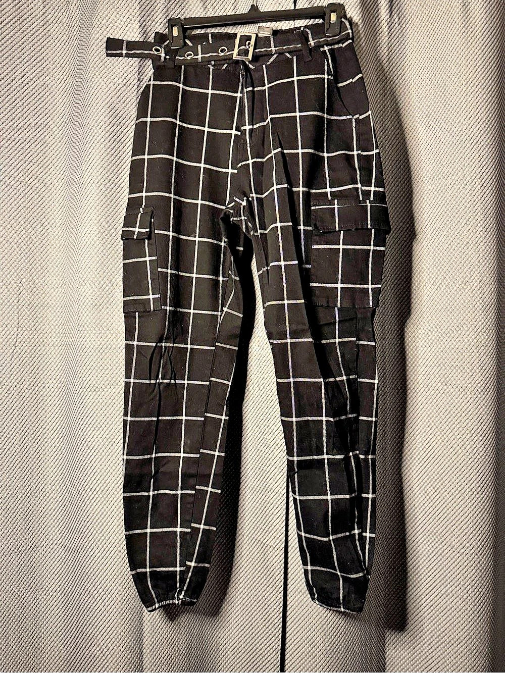 Hot Topic Plaid Jogger Pants (unisex)
- M